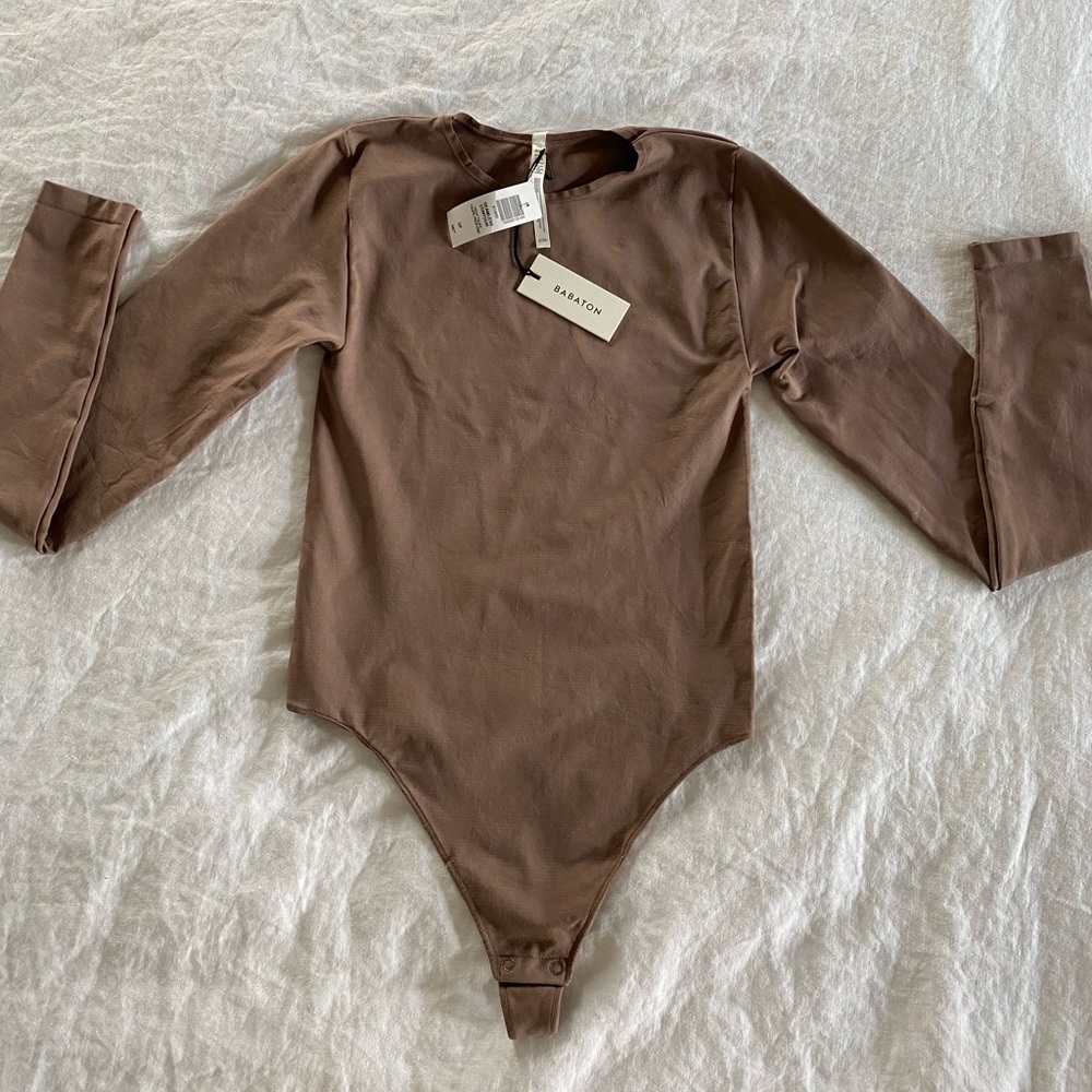 NWT Aritzia Contour Crew Neck Long Sleeve in Deep Taupe Size Small